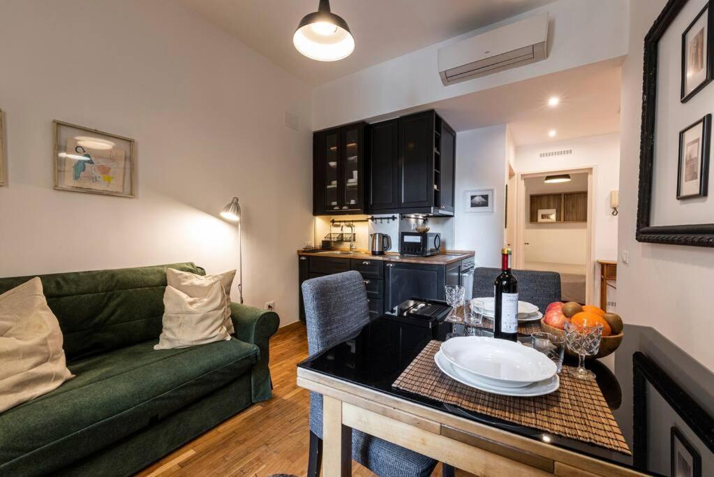 Wonderful Ponte Vecchio At A Breath. Apartment Florenz